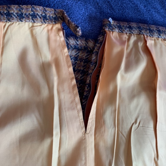 Vintage, Source unknown, 100% thick wool, houndstooth, side zipper midi skirt - Picture 7 of 9